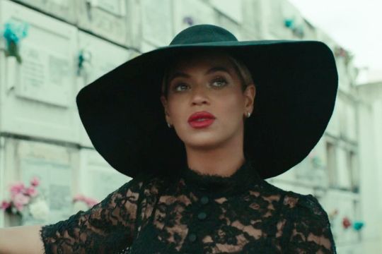 beyonce in a hat